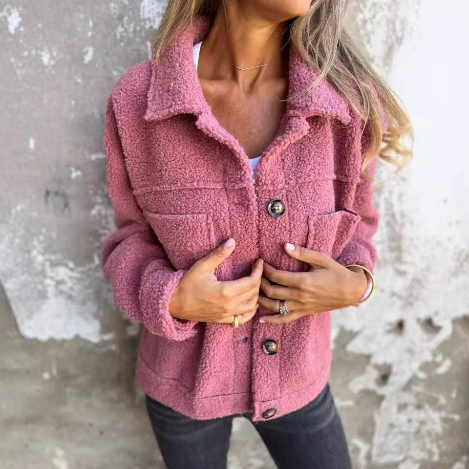Damen nan Teddyjacke mit großem Reverskragen, durchgehender Knopfleiste und aufgesetzten Pattentaschen Echo Archiv