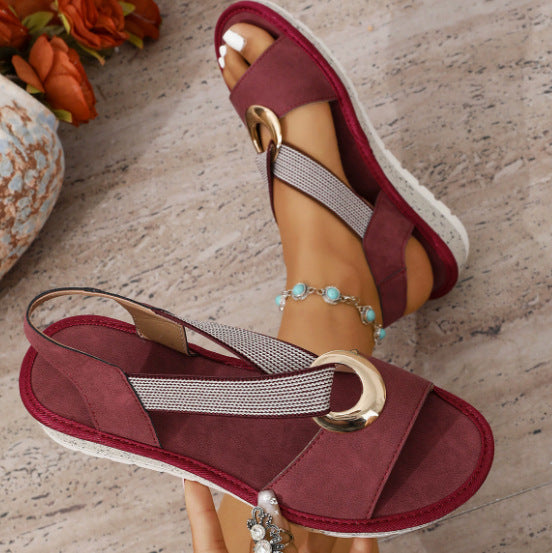 Damen Bequeme Keil‑Sandalen mit Zehensteg, elastischem Riemen und dekorativem Metallring – Sorelia