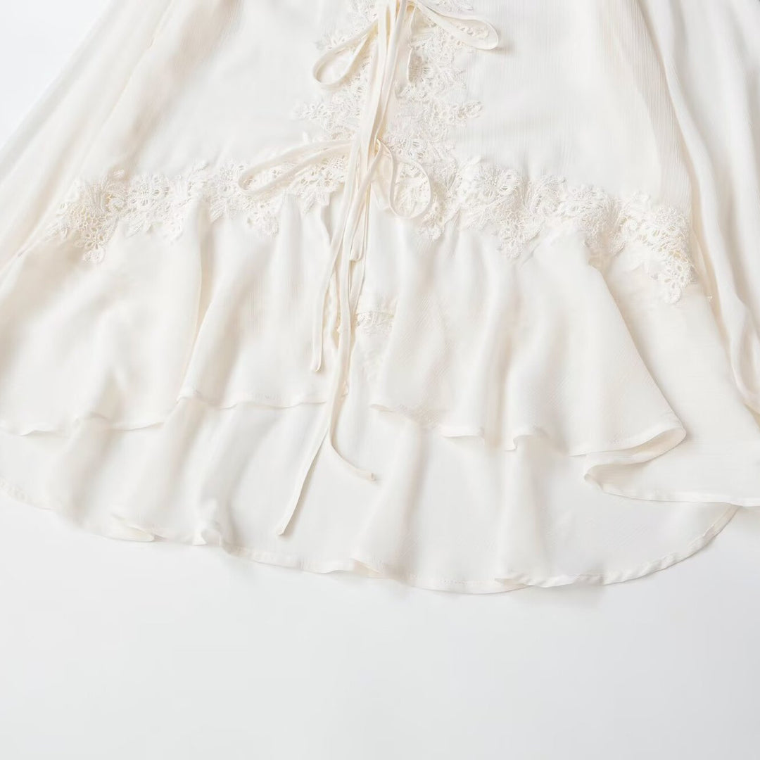 Damen Boho-Spitzenbluse mit Volants, langen Rüschenärmeln und Bindebändern Echo Archiv