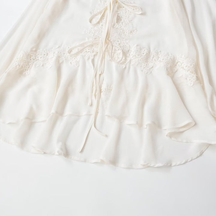 Damen Boho-Spitzenbluse mit Volants, langen Rüschenärmeln und Bindebändern Echo Archiv