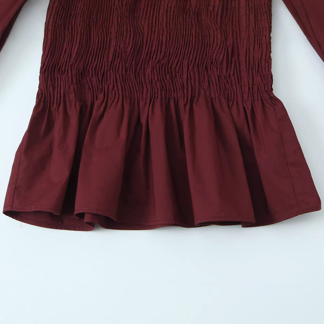 Damen Gesmokte Bluse mit Rüschenkragen und Volant-Peplum Echoarchiv