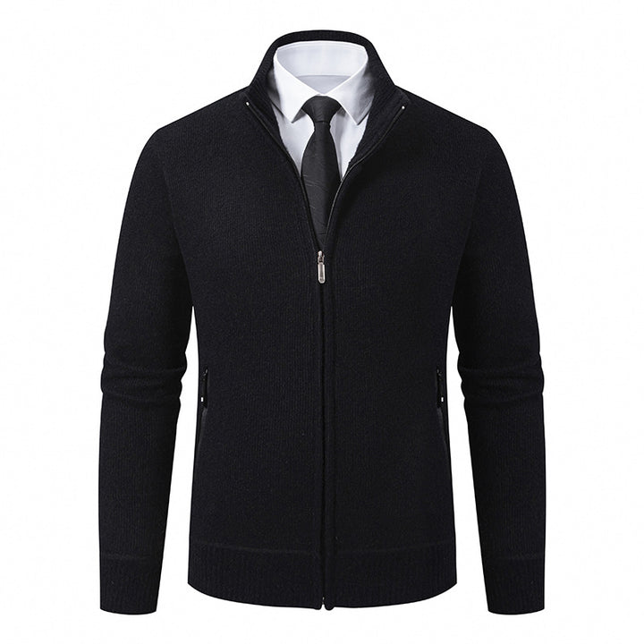 Herren Strickjacke mit hohem Kragen und modernen Reißverschlusstaschen Echoarchiv