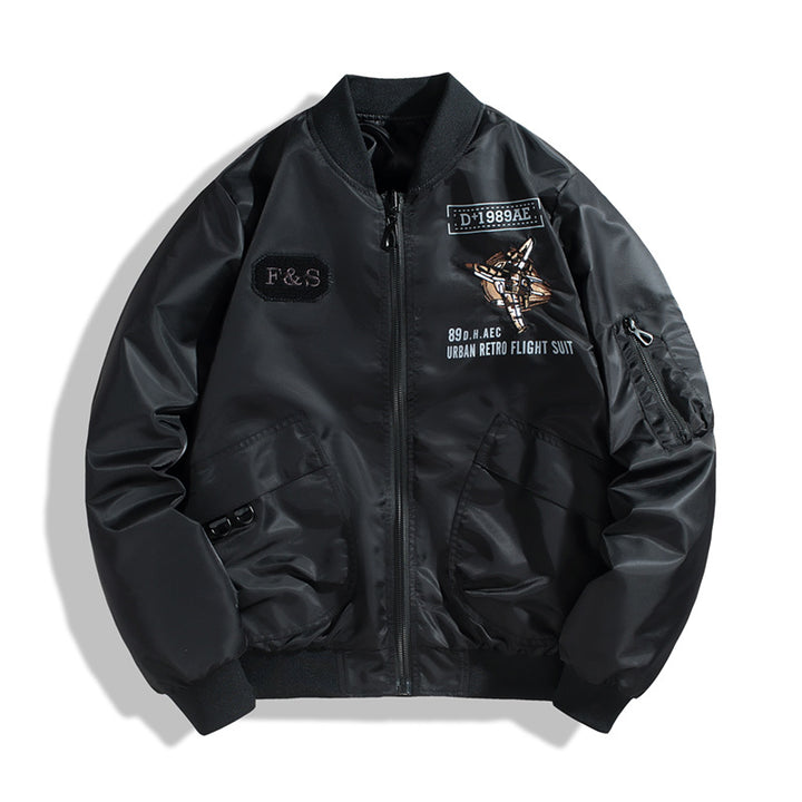 Herren  flugzeuginspiriierte gepolsterte Bomberjacke mit gesticktem Jet-Applikation und Reißverschlusstasche am Sleeve Echo Archiv