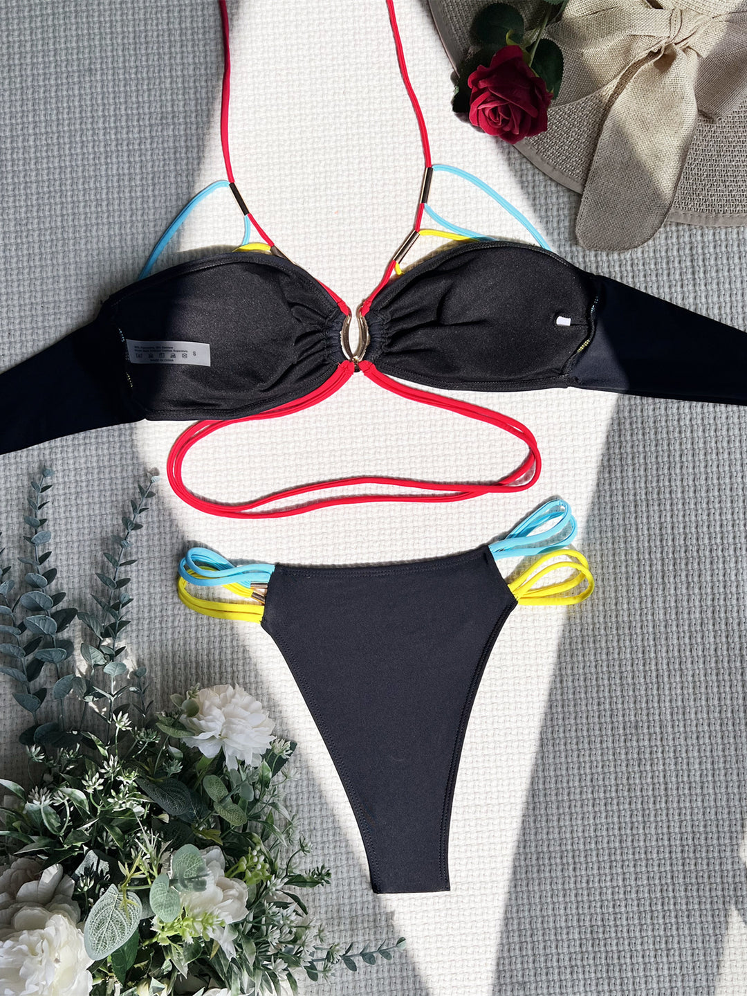 Damen Hochgeschnittener Bikini mit innovativem Schnür-Design Echo Archiv