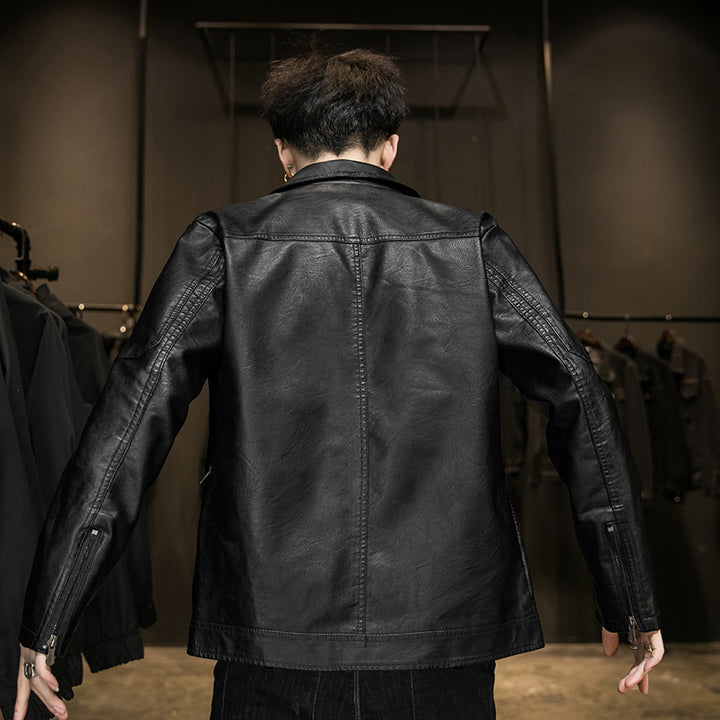Herren Minimalistisches Lederoptik-Zip-Blouson mit ergonomischen Nahtlinien und Hemdkragen Echoarchiv