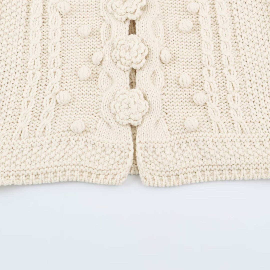 Damen Strickweste mit Zopfmuster, Blumenapplikationen und Noppenstruktur Echoarchiv
