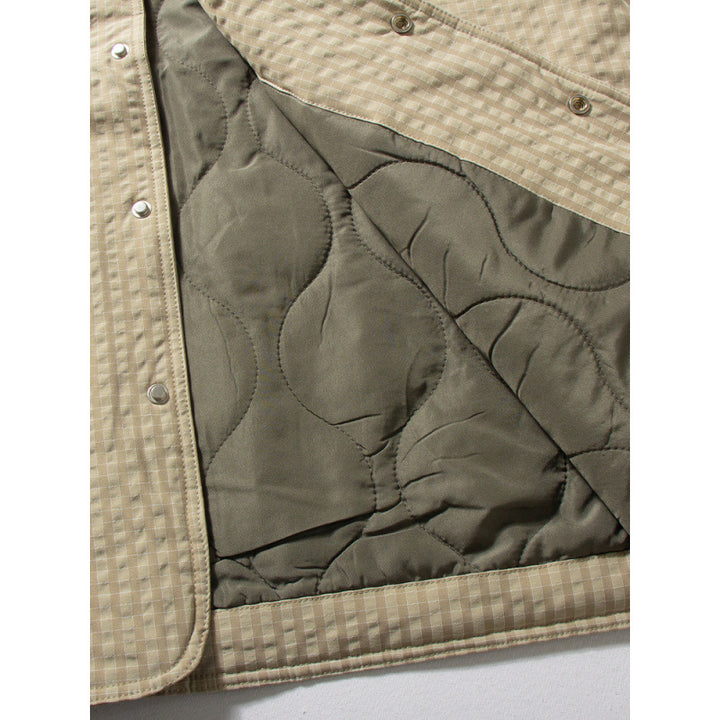 Herren Steppjacke ohne Kragen mit Druckknopfverschluss und seitlichen Eingrifftaschen Echoarchiv
