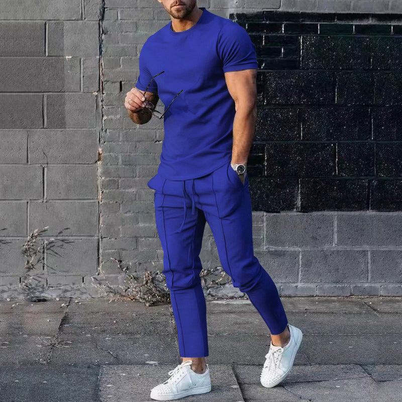 Herren lässiges Sport-Outfit mit atmungsaktivem T-Shirt und lockerer Jogginghose Echoarchiv