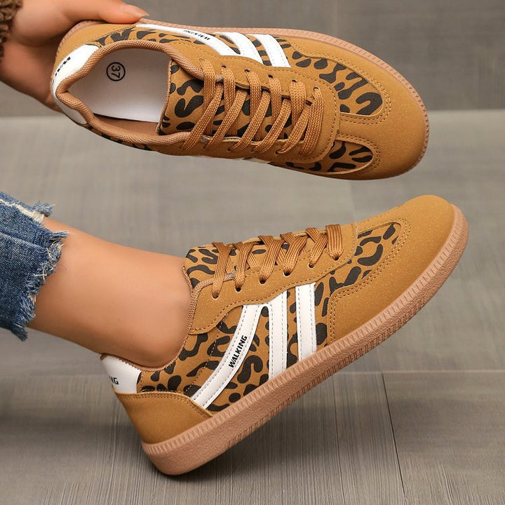Damen Retro-Sneaker mit Gummisohle, leichtem Textilfutter und Komfortfußbett – Névara