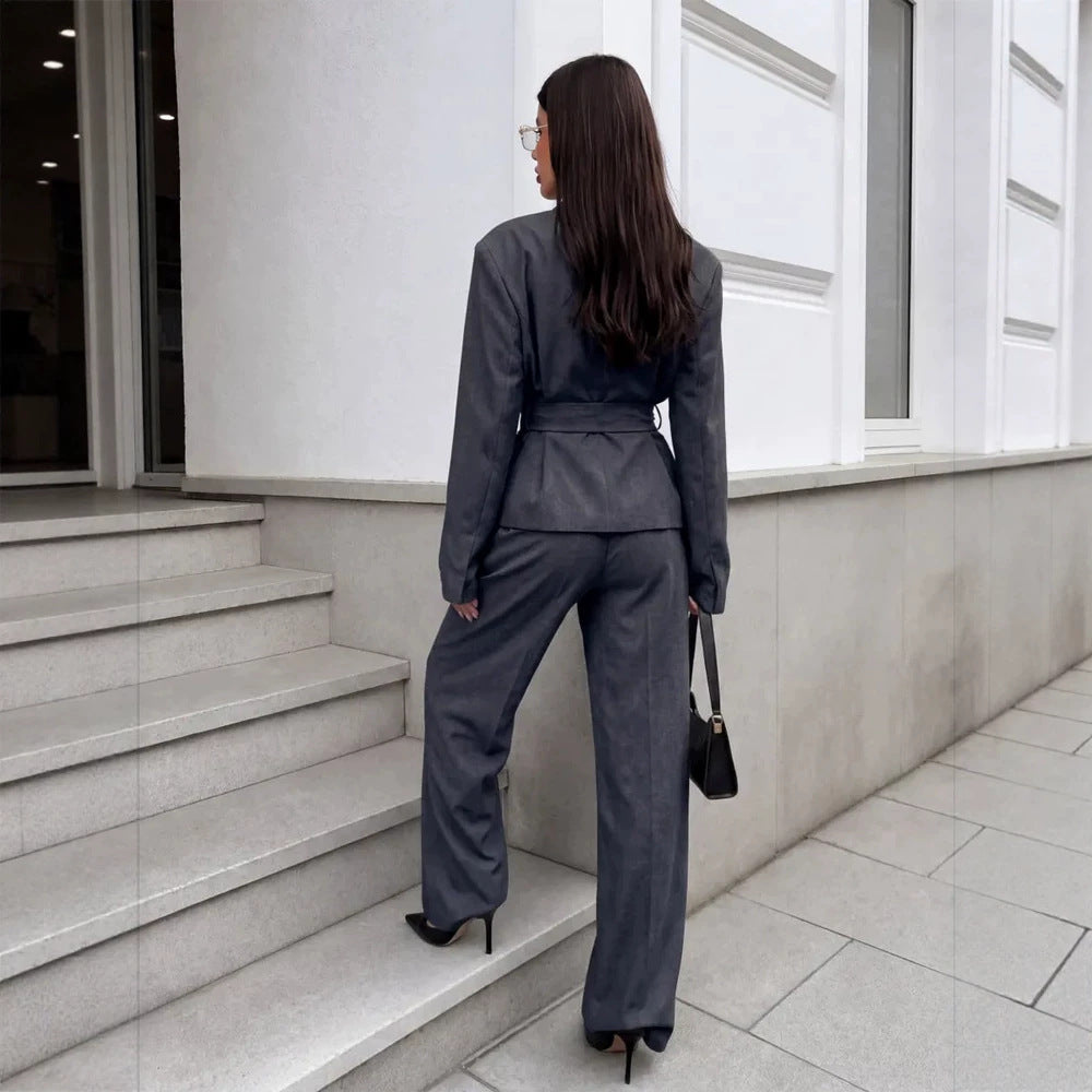 Damen Elegantes Wickelblazer-Set mit Taillengürtel und weiter Bundfaltenhose Echoarchiv