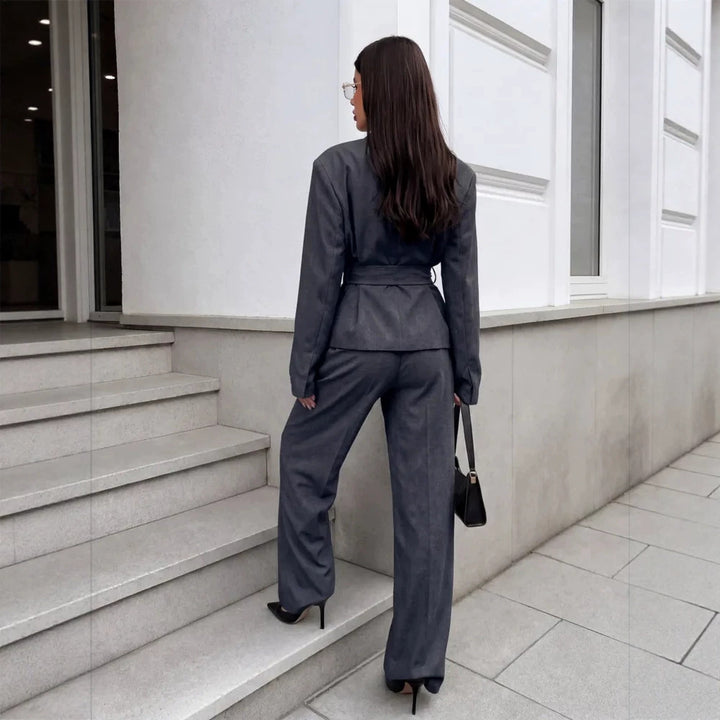 Damen Elegantes Wickelblazer-Set mit Taillengürtel und weiter Bundfaltenhose Echoarchiv
