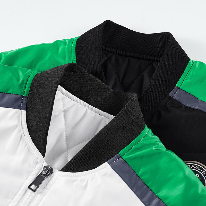 Herren Kurz geschnittene Nylon‑Bomberjacke mit sportiven Schulterpaspeln, Schriftzug-Applikationen und zweifachem Reißverschluss Echoarchiv