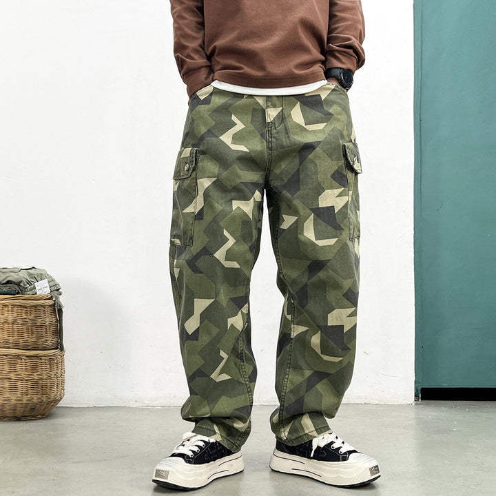 Herren Cargo-Hose im modernen Camouflage-Stil Echoarchiv