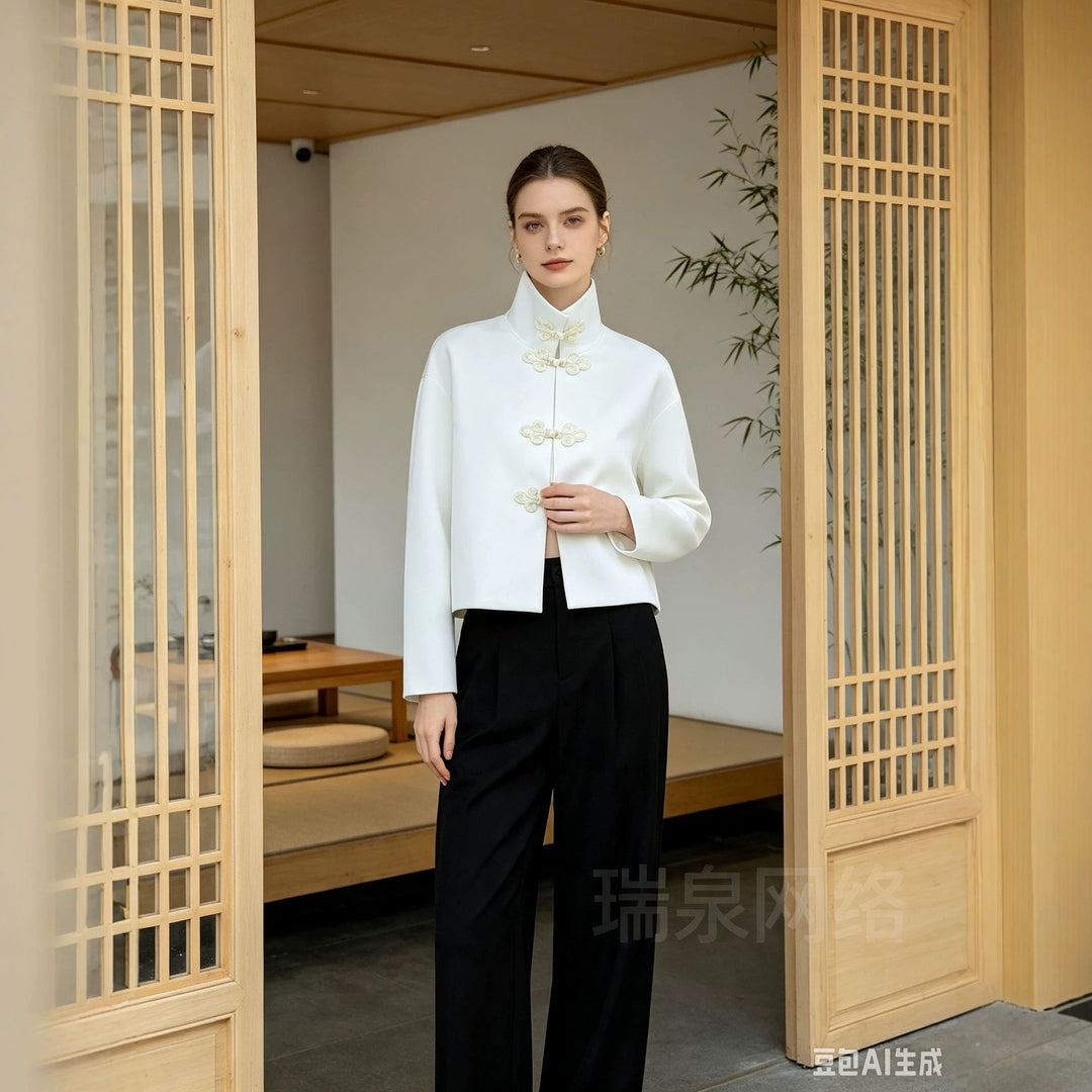Damen Cropped-Jacke im Mandarin-Stil mit dekorativen Froschverschlüssen und kastigem Schnitt Echoarchiv
