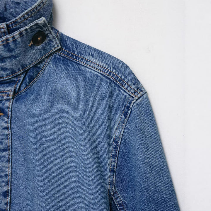 Damen Cropped Boxy-Jeansjacke mit hohem Funnelkragen und extraweiten Manschetten Echoarchiv