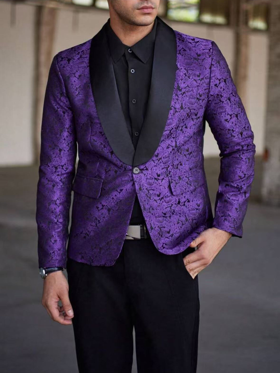 Herren eleganter Paillettenblazer mit floralem Design und schimmernder Oberfläche Echoarchiv