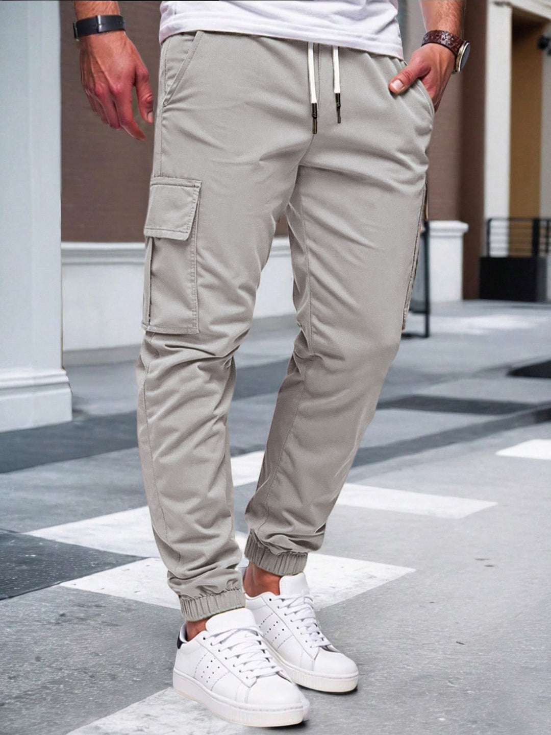 Herren nan tapered Freizeit-Cargohose mit aufgesetzten Klapptaschen, Tunnelzugbund und elastischen Beinabschlüssen Echo Archiv