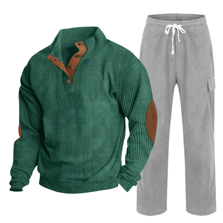 Herren nan Strick-Freizeitset mit Knopfleiste und Ellenbogenaufnähern sowie Cord-Cargohose Echo Archiv
