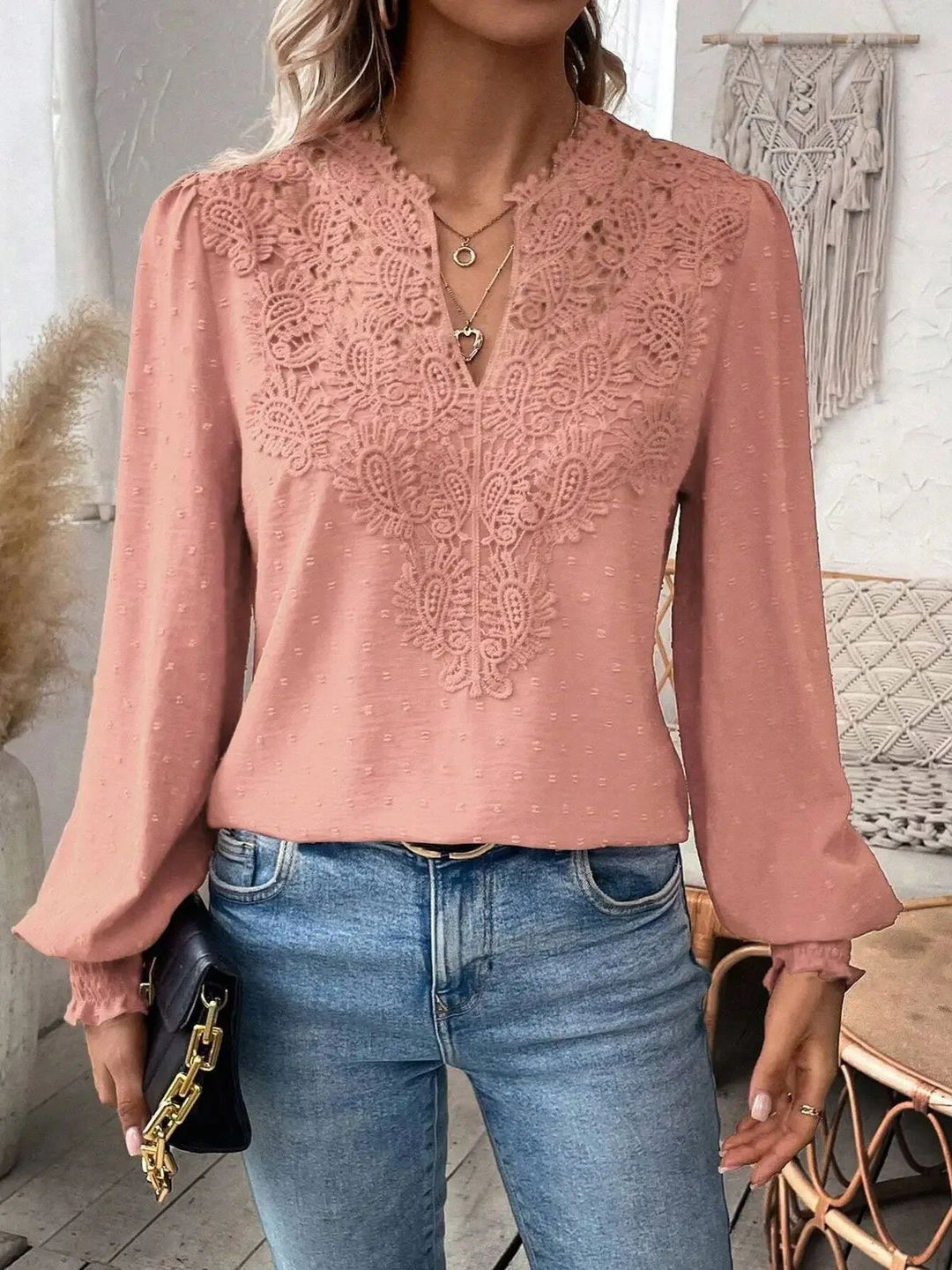 Damen nan Spitzenapplikation V-Ausschnitt Bluse mit Strukturpunkt, gerafften Manschetten und leicht taillierter Silhouette Echo Archiv