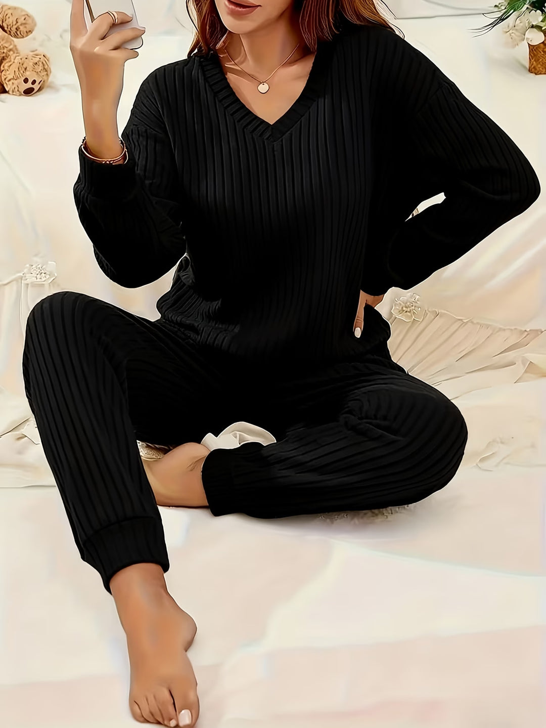 Damen Komfortables Rippstrick-Loungewear-Set mit V-Ausschnitt und Joggerhose Echo Archiv