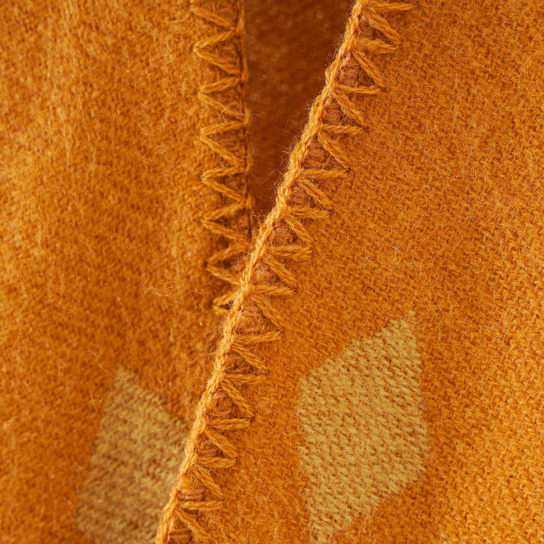 Damen Ruana‑Poncho im Oversize mit Kaschmir‑Touch, geometrischem Jacquard und offener Kimono‑Silhouette – Célinea