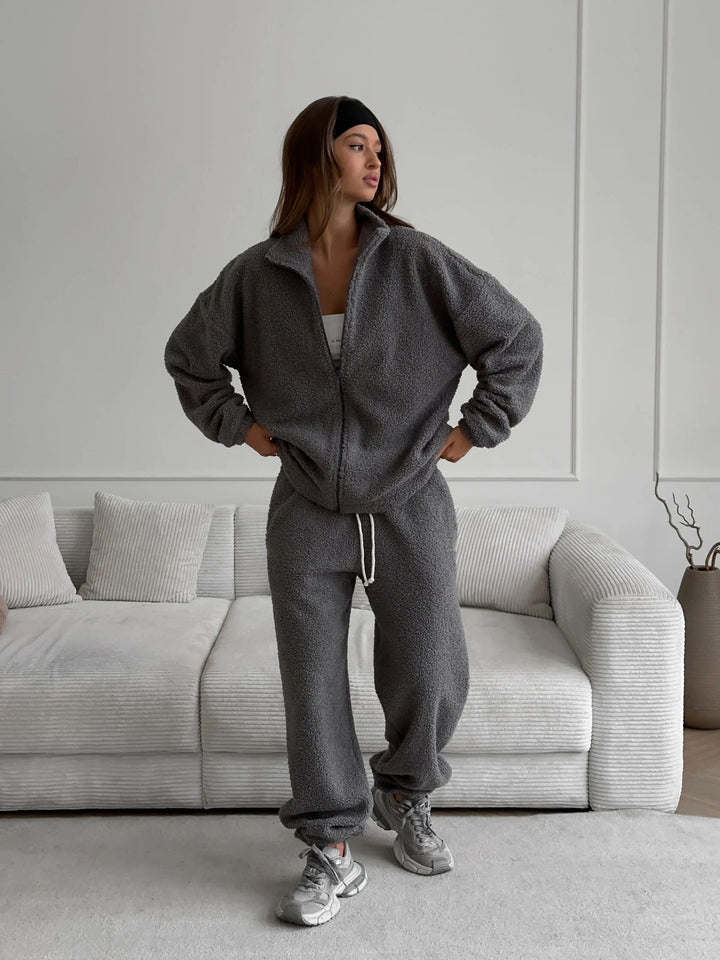 Damen oversized Teddy-Fleece Hausanzug mit Reißverschlussjacke und Jogginghose – Auréline