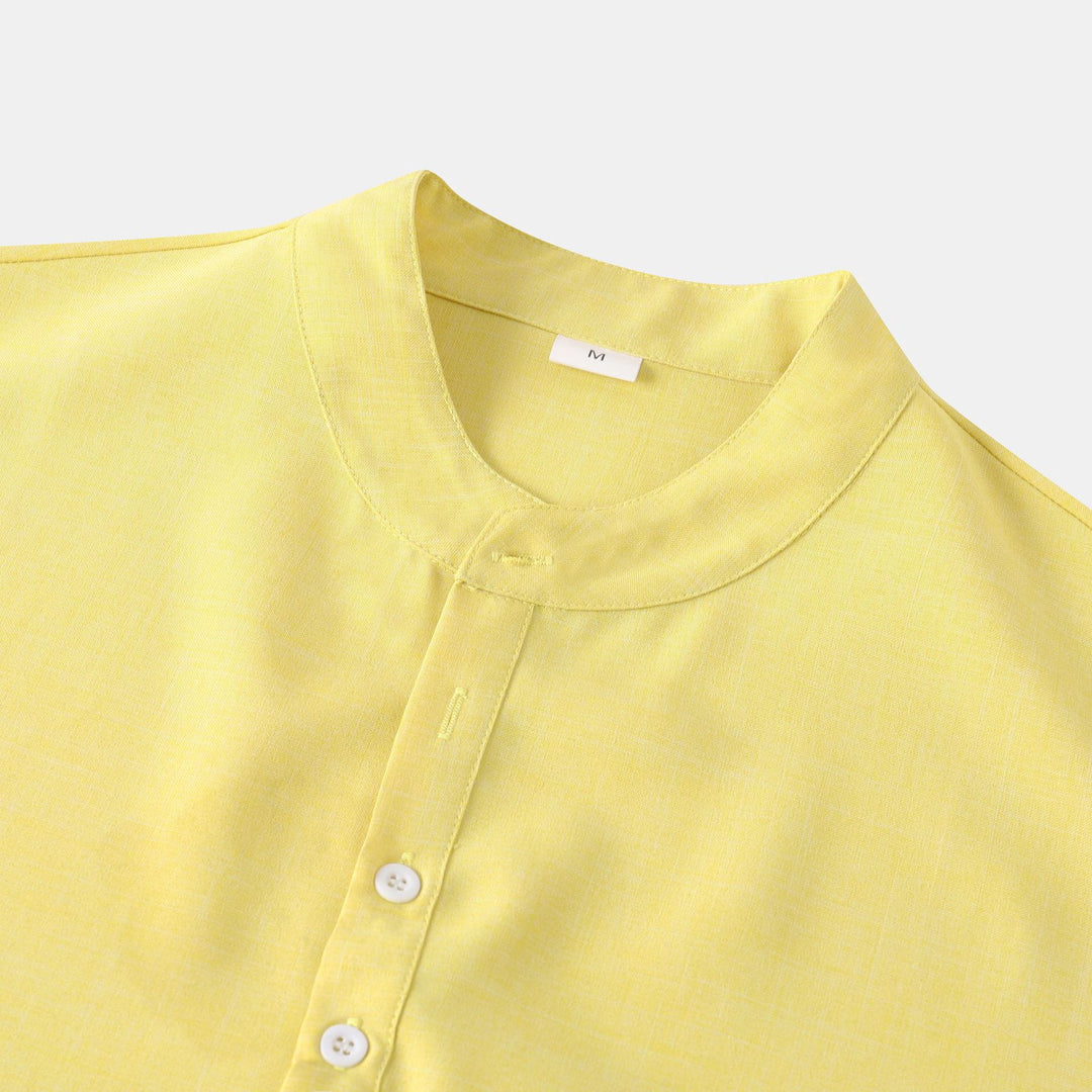 Herren Kurzarm-Hemd im lässigen Henley-Stil mit praktischen Knopfdetails Echoarchiv
