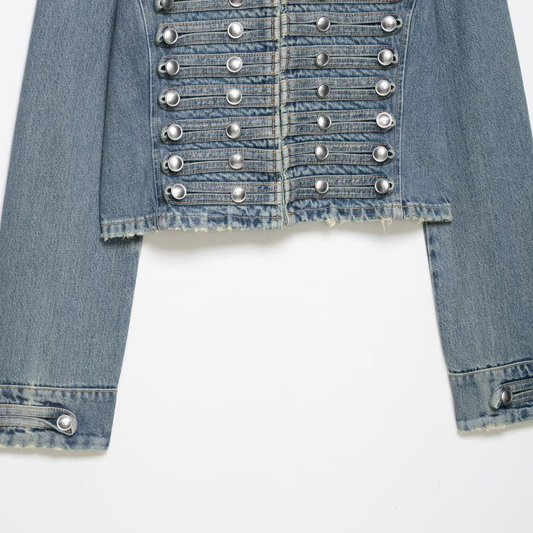 Damen Kurz geschnittene Military-Jeansjacke mit dekorativen Band-Details und Metallnieten Echo Archiv