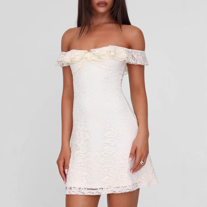 Damen Spitzenkleid mit voluminösem Rüscheneinsatz und schulterfreiem Design Echo Archiv