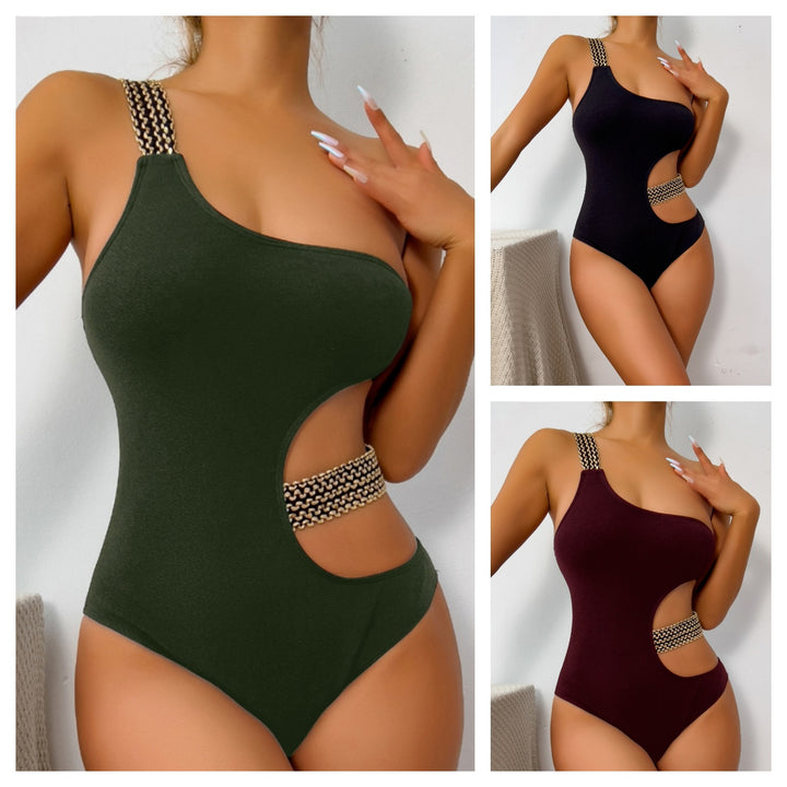 Damen Einteiliger Badeanzug mit asymmetrischem Cut-Out und modischen Kettenakzenten Echo Archiv