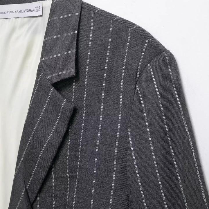 Damen Hochtaillierte Marlenehose mit Nadelstreifen, Bügelfalten und weitem Bein Echoarchiv