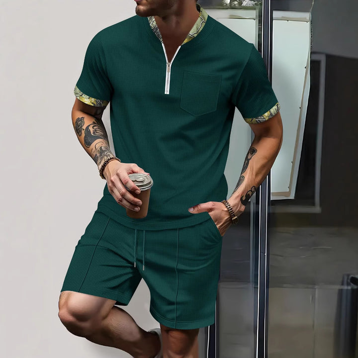 Herren Freizeit Outfit mit Zip-Kragen und Kurzhosenset Echoarchiv