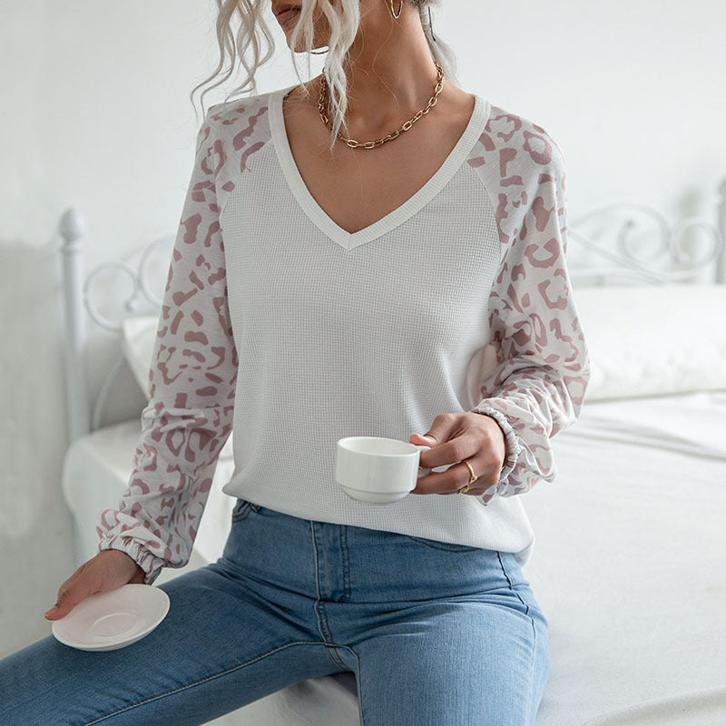 Damen Feinstrick-V‑Neck-Shirt mit Waffelstruktur und Chiffon-Leopardenärmeln Echoarchiv
