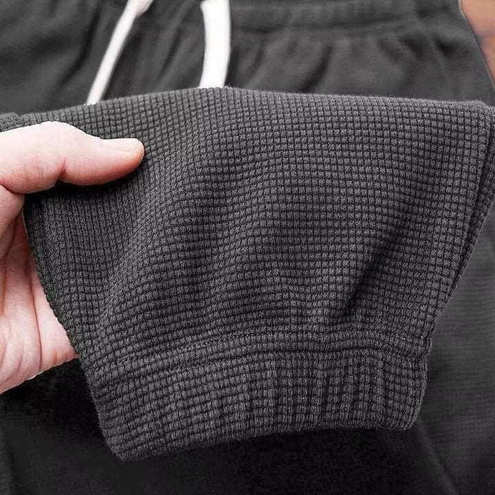 Herren Sportliche Sweatpants mit strukturiertem Material Echoarchiv