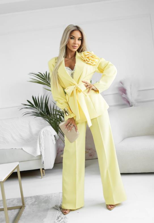 Damen Elegantes Oversize-Blazer-Set mit rosafarbener Rosenapplikation und Highwaist Weitbein-Hose – Valéne