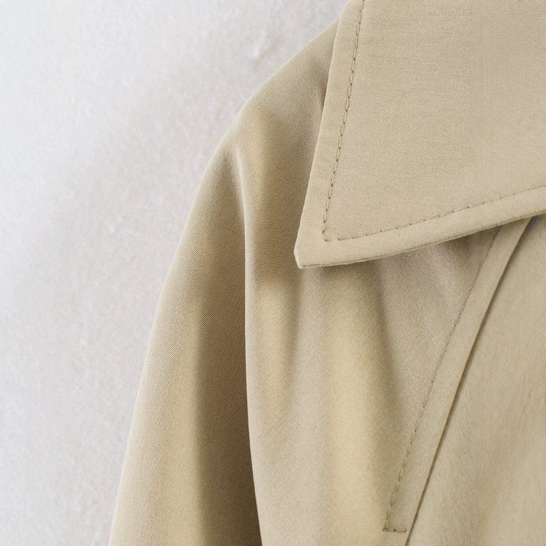 Damen Cropped-Trenchjacke im Boxy-Schnitt mit Tunnelzug-Taillierung und Oversized-Manschetten Echoarchiv