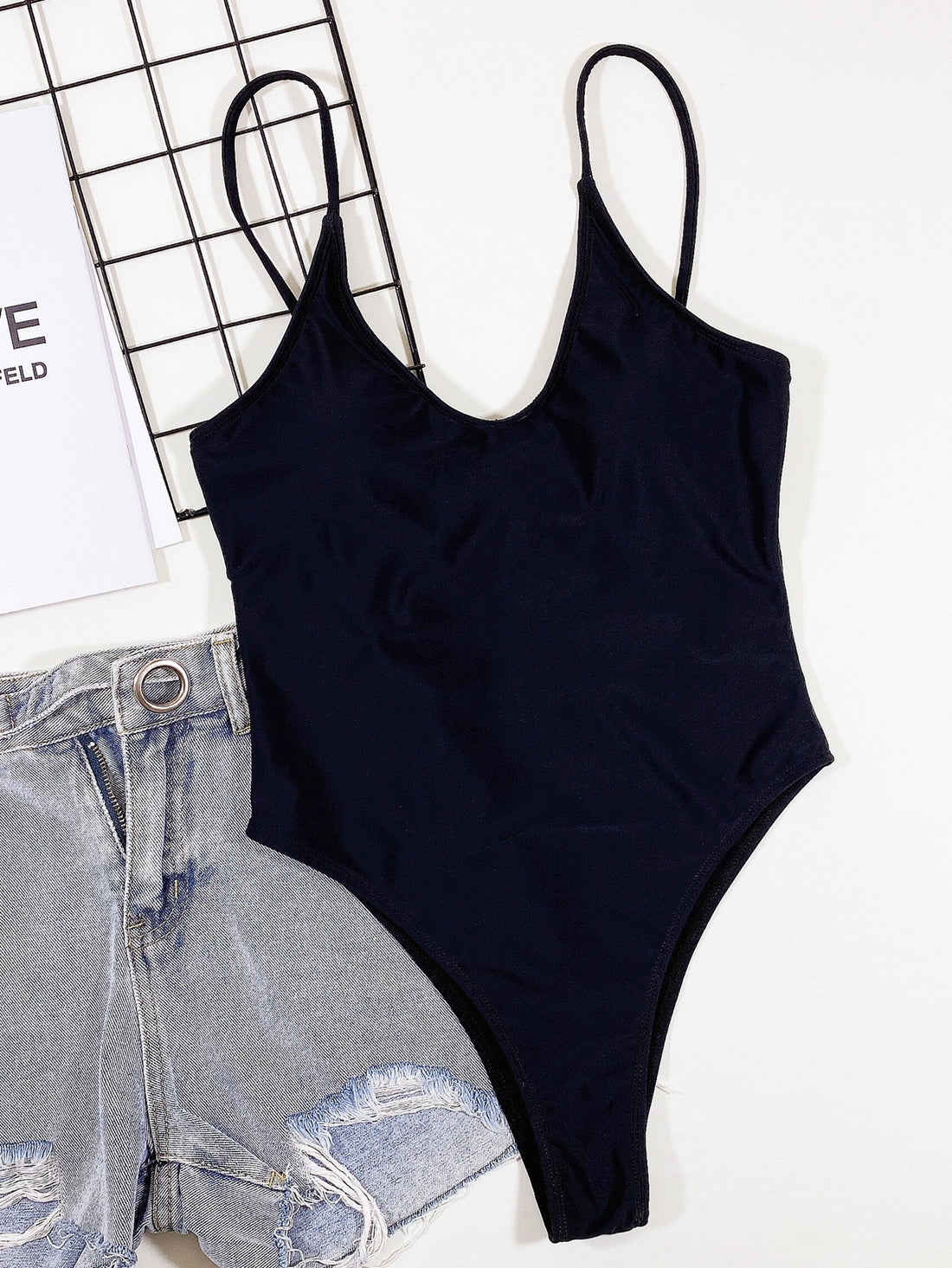 Damen Hochgeschnittener Cut-Out Badeanzug mit Bindebändern – Maréssa
