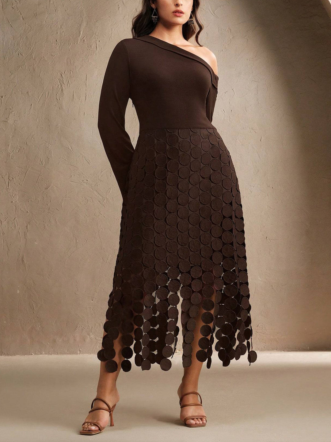 Damen Asymmetrisches Midikleid mit Ein-Schulter-Oberteil und Kreisapplikationsrock – Avérine
