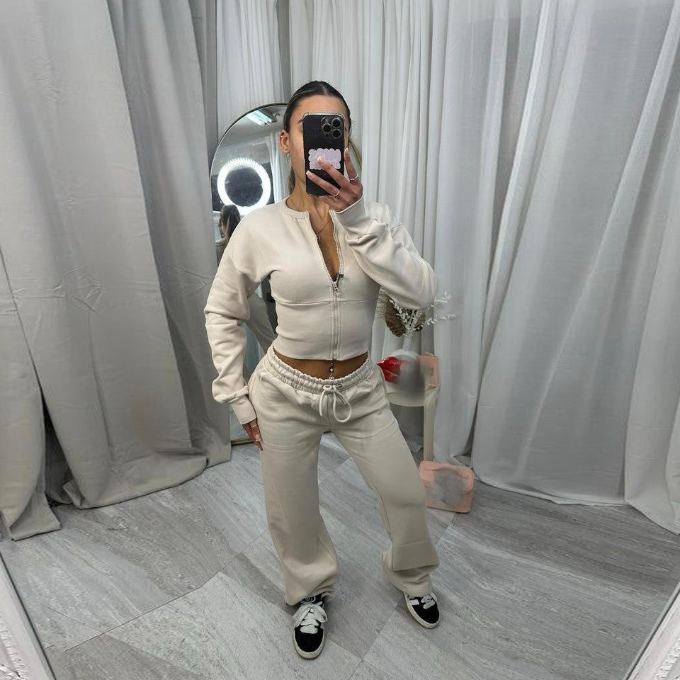 Damen nan kurzes Zip-Cropped-Shirt mit formendem Bund und breite Relax-Sweatpants mit Tunnelzug Echo Archiv