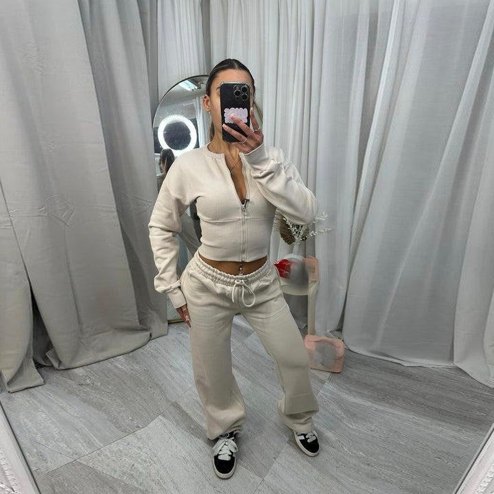 Damen nan kurzes Zip-Cropped-Shirt mit formendem Bund und breite Relax-Sweatpants mit Tunnelzug Echo Archiv