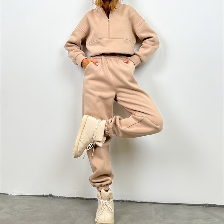 Damen Cropped-Halbzip-Sweatshirt mit hohem Stehkragen und elastischer High-Waist Jogginghose Set – Avérine