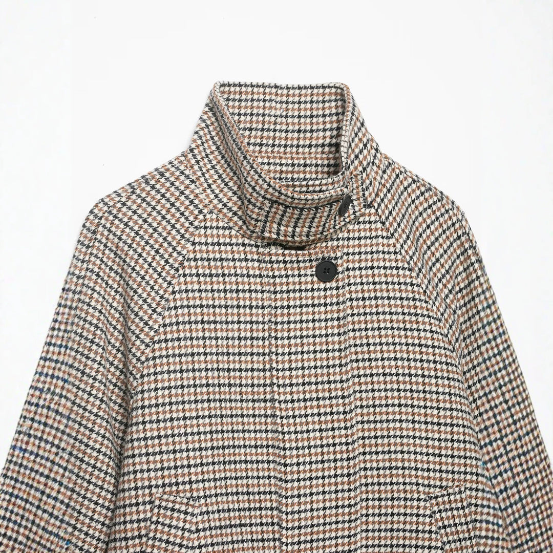 Damen Kurzgeschnittene Bouclé-Jacke mit hohem Stehkragen und Raglanärmeln Echo Archiv