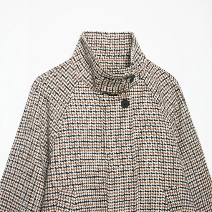 Damen Kurzgeschnittene Bouclé-Jacke mit hohem Stehkragen und Raglanärmeln Echo Archiv