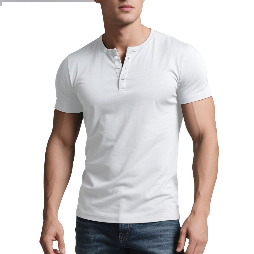 Herren nan kurzes Henley-Shirt mit dezenter Knopfleiste und figurbetontem Schnitt Echoarchiv
