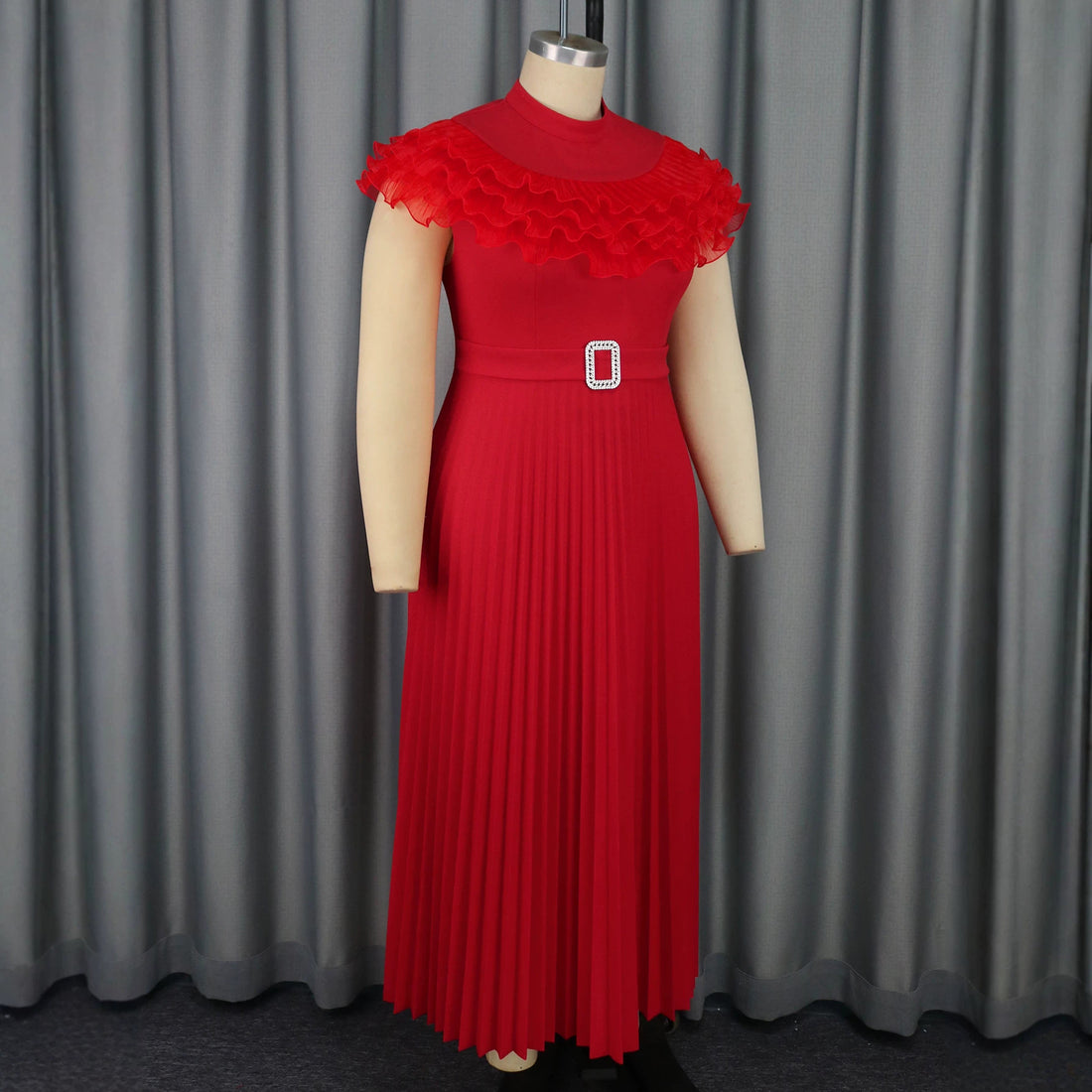Damen plissiertes Abendkleid mit Volant-Ausschnitt und Taillengürtel – Élara