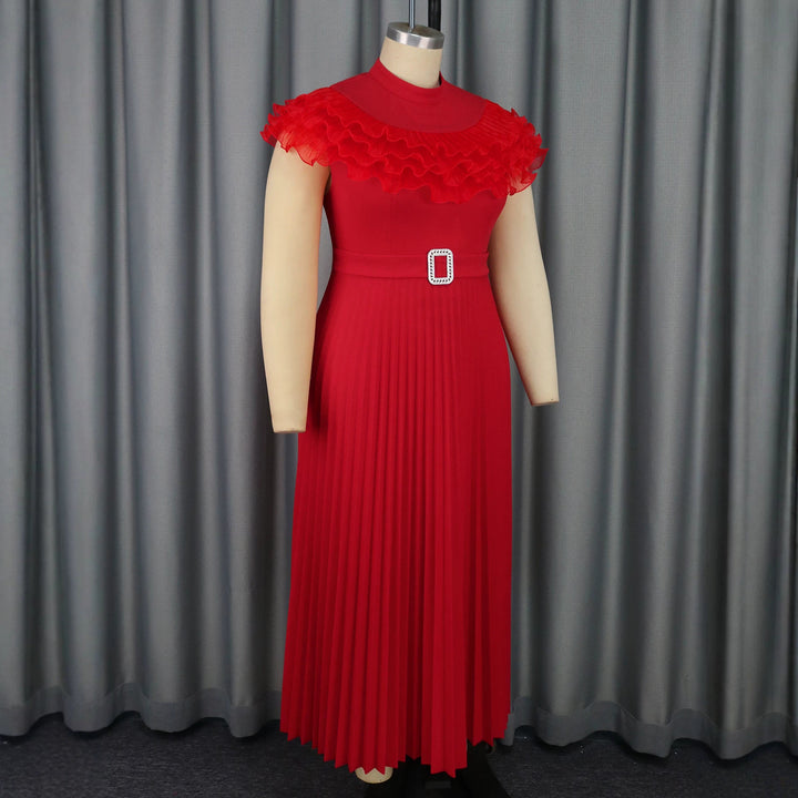 Damen plissiertes Abendkleid mit Volant-Ausschnitt und Taillengürtel Echo Archiv