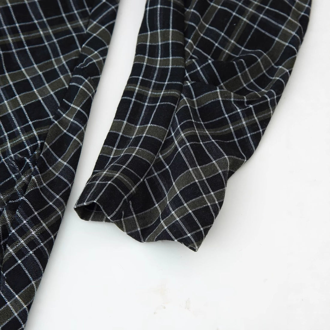 Damen Midikleid mit Wickoptik, seitlicher Raffung und asymmetrischem Saum Echoarchiv