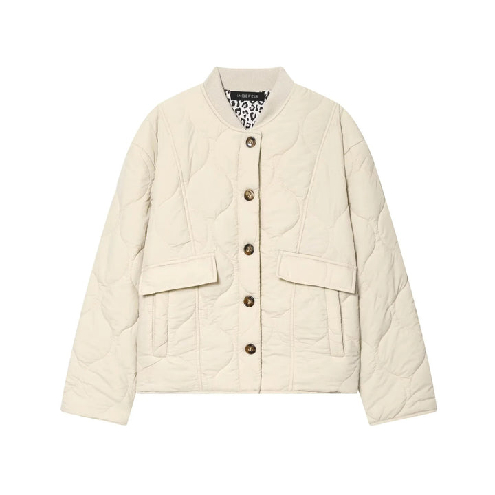 Damen wattierte Steppjacke mit kastiger Silhouette, geripptem Stehkragen und aufgesetzten Pattentaschen – Célinea