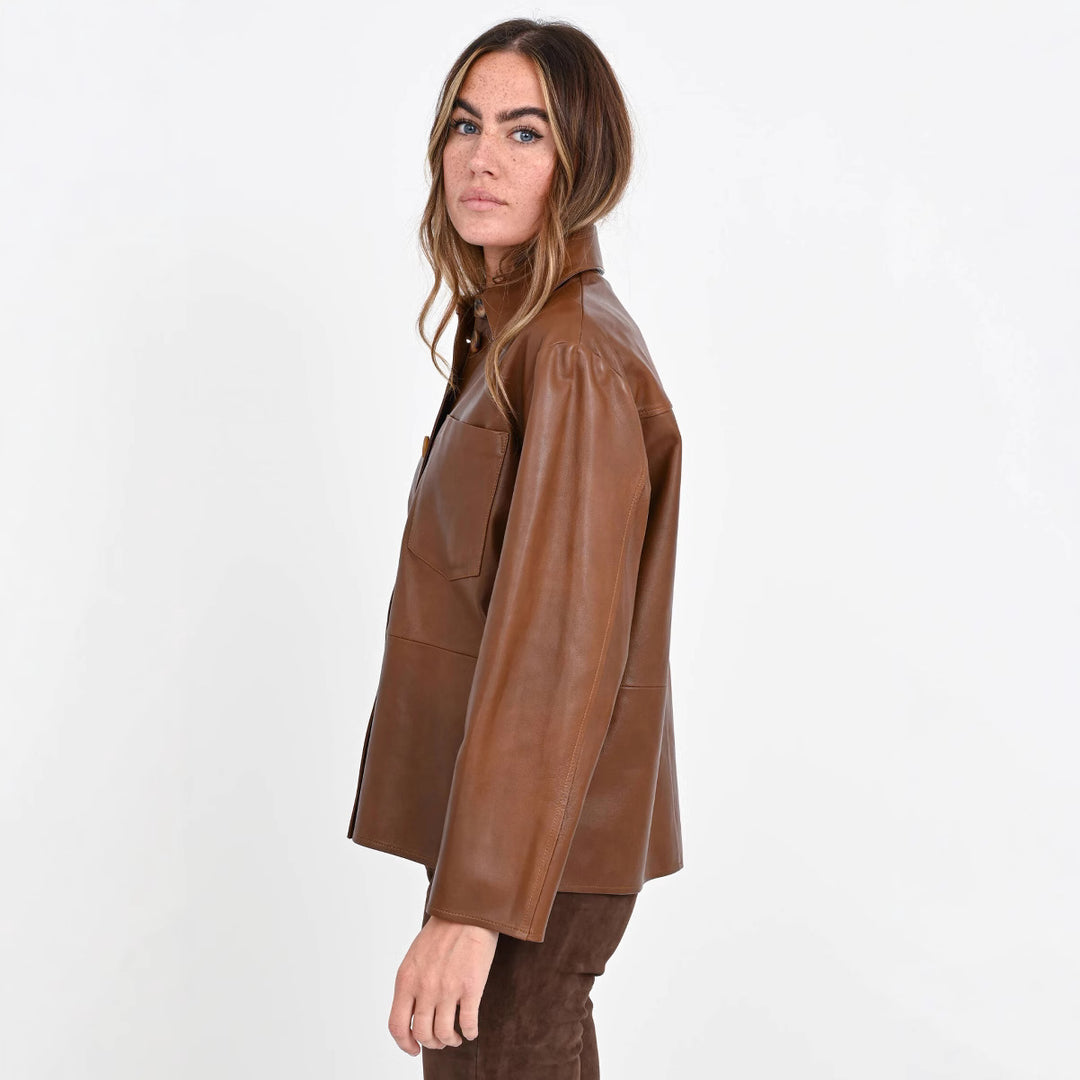 Damen Overshirt-Jacke in Lederoptik mit aufgesetzter Brusttasche und verdeckter Knopfleiste Echo Archiv