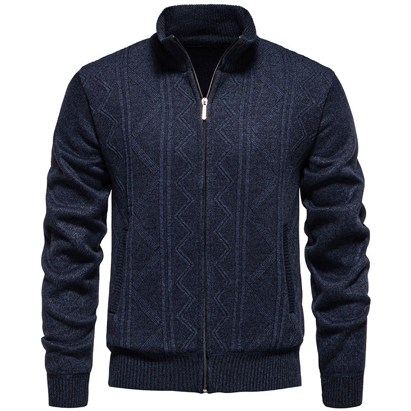 Herren Strickjacke mit Zopfmuster und hohem Stehkragen Echoarchiv